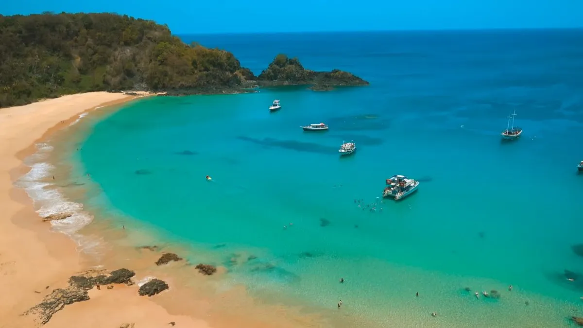 Baía do Sancho: Descubra a Praia Mais Bonita do Brasil